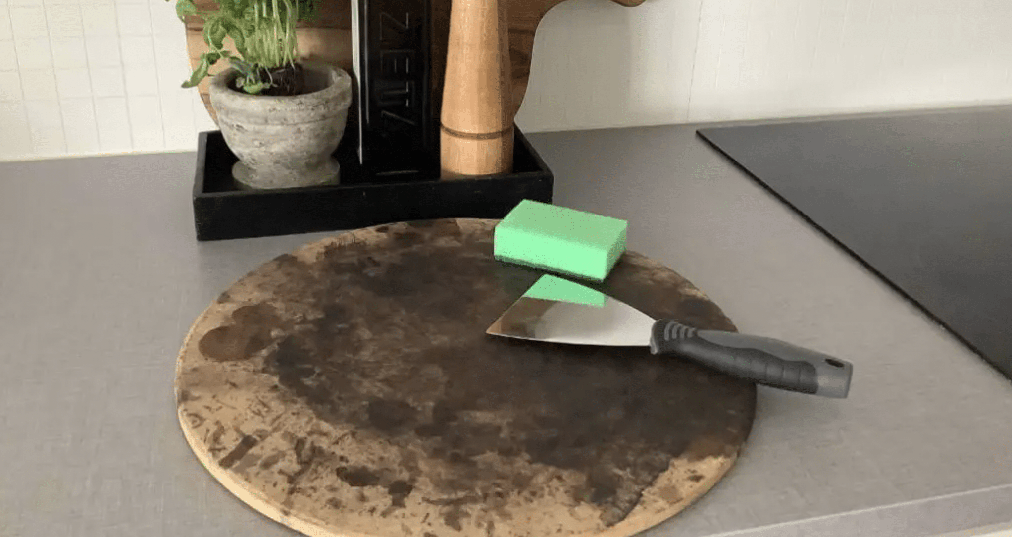 Pizza Stone Cleaning the Right Way – How To Clean Your Pizza Stone